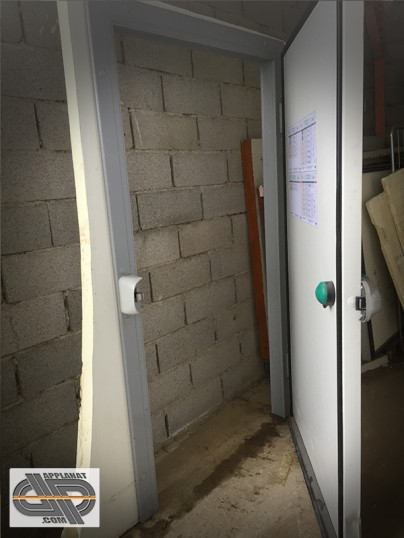 Porte de chambre froide positive - DAGARD occasion - VENDU Porte de chambre froide positive - DAGARD occasion - VENDU