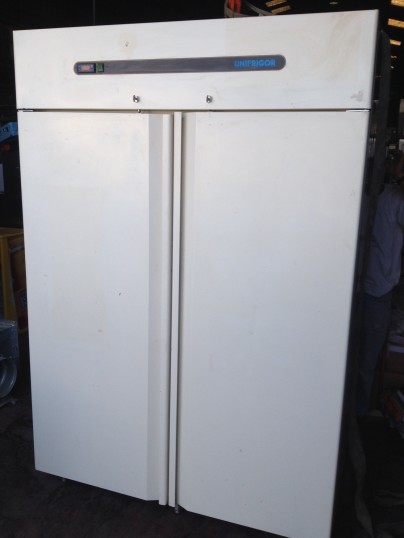 Armoire frigo 1400 litres format pâtissier - UNIFRIGOR –  AGP 2D 142