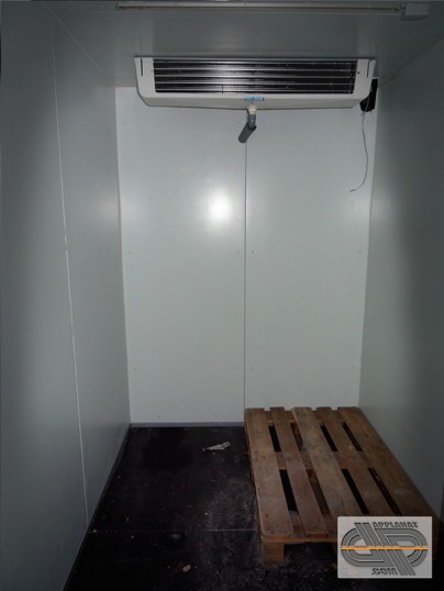 Intérieur d'une chambre froide négative avec évaporateur friga bohn