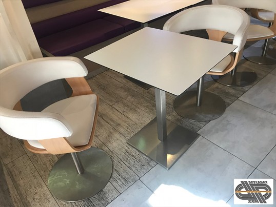 Mobilier CHR : tables de bar restaurant plateau mince ultra fin blanc pied carré eninox