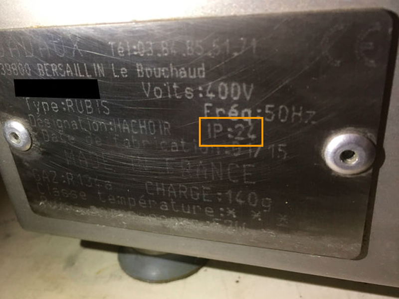 exemple d' Indice de protection IP24 sur un Hachoir réfrigéré professionnel pour la boucherie