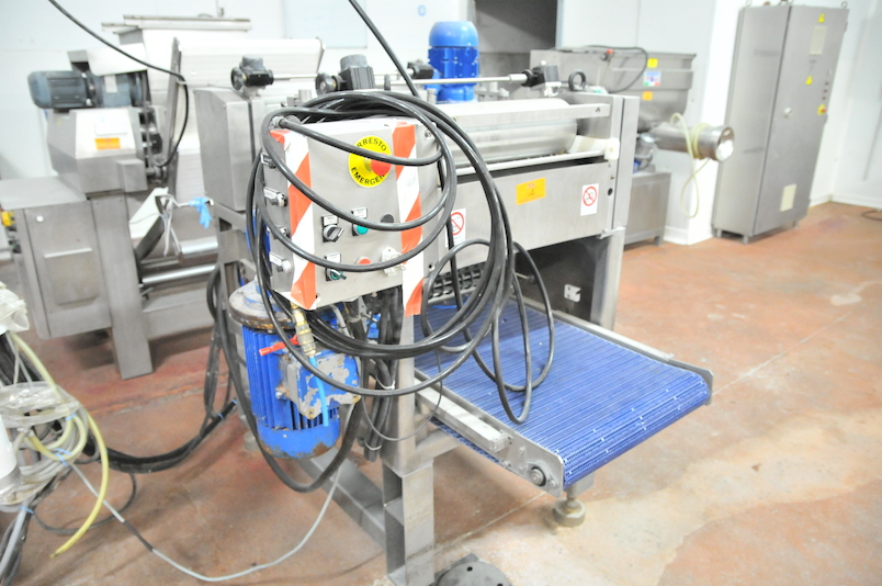 Equipement professionnel , industriel pour produire des raviolis