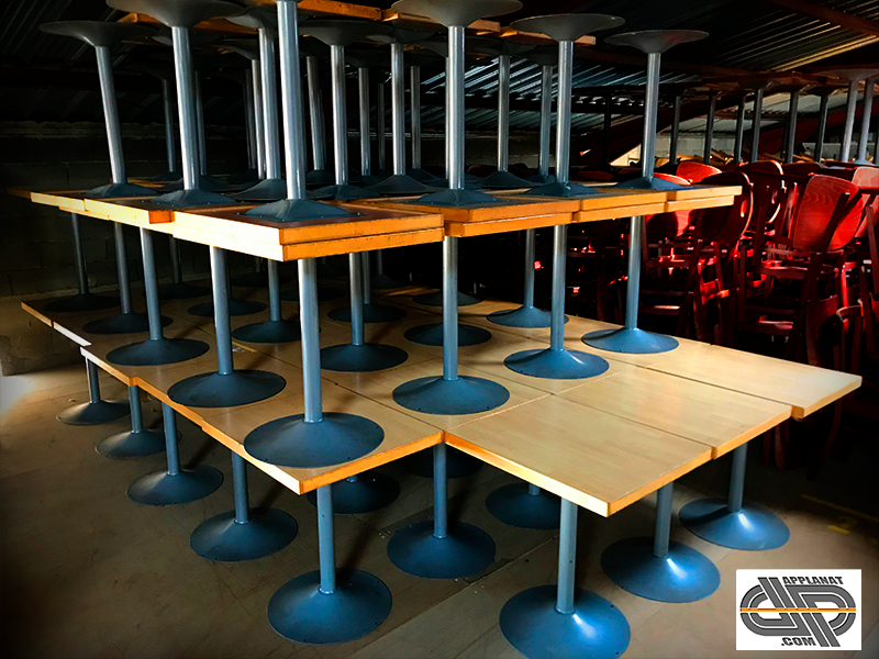 Mobilier CHR  Lot de 58 tables de cafeteria  plateau bois clair (ton