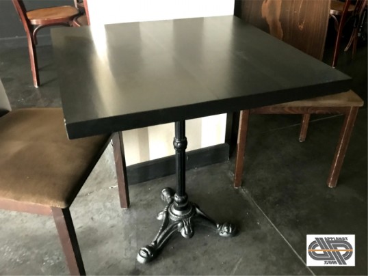 Lot 15 Tables Brasserie Avec Pied En Fonte Occasion Vendu