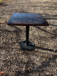 Lot de 51 tables carrées en bois - idéales pour petites surfaces