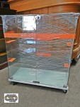 Vitrine de présentation basse en verre