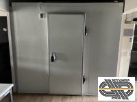 Chambre froide positive ( ≈ 10 m3) à groupe monobloc Mono/230V + portique boucherie