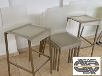 Petit lot: 4 chaises coque translucide blanche & pied inox + 2 tabourets bar assortis