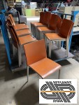 Lot 28 chaises design bicolores oranges & blanches