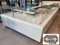 Grand comptoir en angle 4m70 x 2m40 : vitrine design resto traiteur