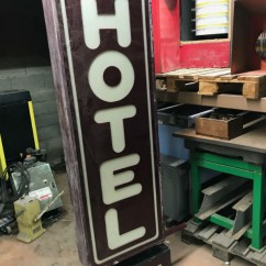 DÉCO 80’s vintage : Enseigne lumineuse 2m15 • «HOTEL» 