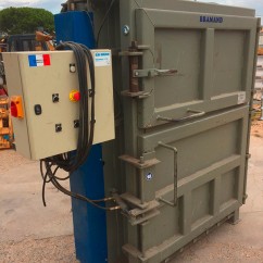 Presse à balles verticale à deux vérins internes