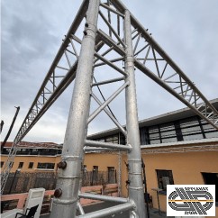 Structure TRUSS Alu. Triangle 290 : stand de 8m00 de côté & hauteur 3m50