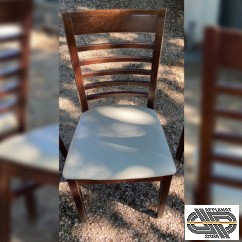 Lot 11 chaises resto structure bois & assises simili cuir blanc