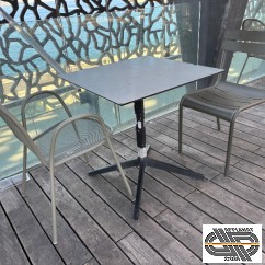 Lot de 58 tables extérieures carrées Pedrali (pieds en acier noir)