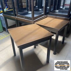 Lot 20 tables en bois | 70x70 cm | simples rustiques & robustes