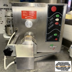 Extrudeuse professionnelle à pates fraîches • Trémie 4Kg - Tri/400V • de 2019