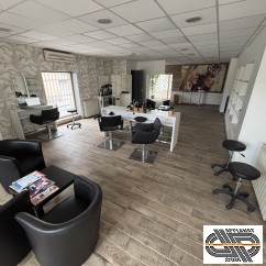Lot de mobilier d’aménagement salon de coiffure 