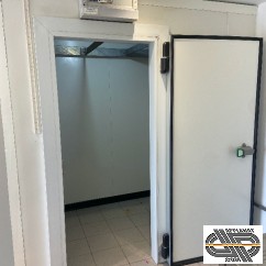 Petite chambre froide  - 3,5m2 au sol & 6,5 m3 avec portique inclus ( idéal boucherie / gibiers) 