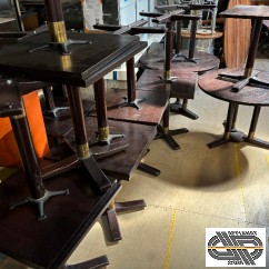 Lot 16 guéridons carrés & tables rondes pour accueil 30 personnes => mobilier bois verni & laiton