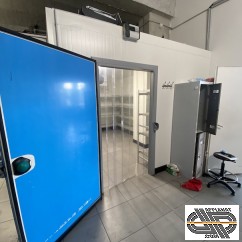 Chambre froide positive 21m3 / ± 3m25 x 3m00 au sol