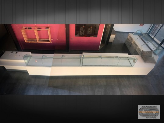 ligne de vitrine d'occasion 