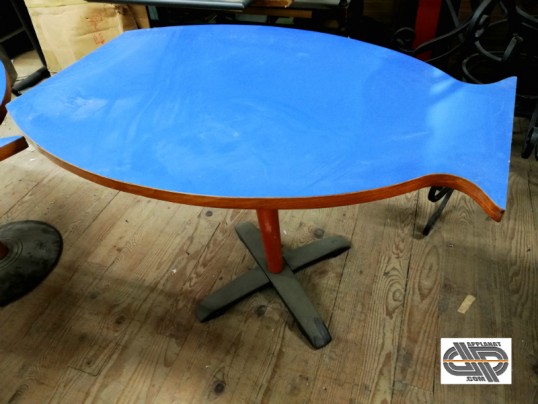 mobilier theme poisson tables avec plateau découpé originale
