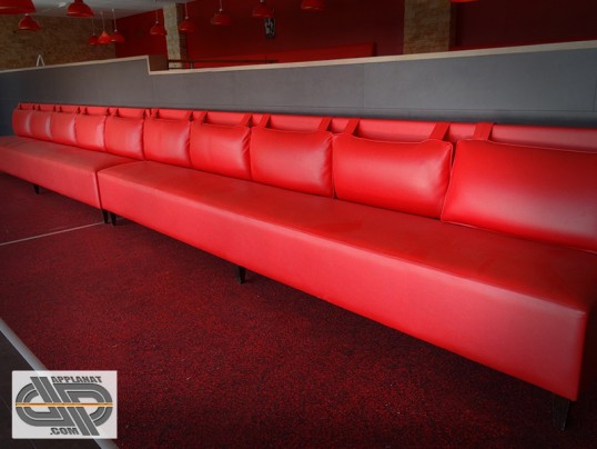 Banquettes bar rouge 3,80 m