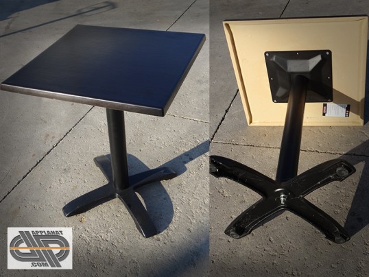 Table de bistrot avec chaise
