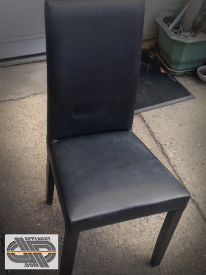 Lot de 19 chaises simili cuir noir d'occasion