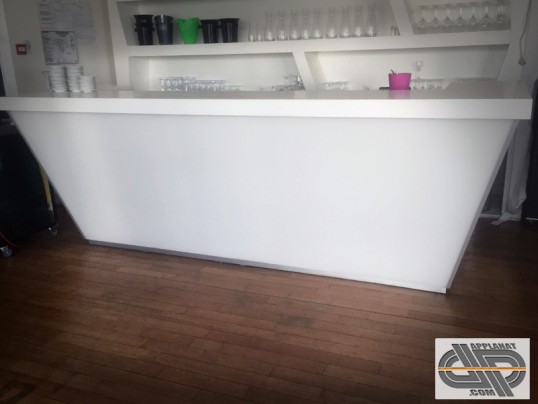 Comptoir de bar design blanc