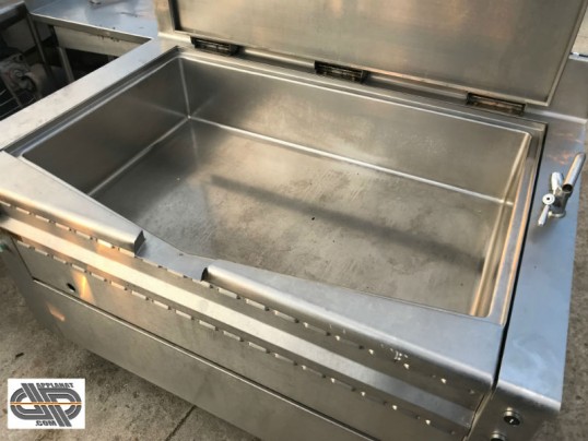 cuve d'une sauteuse braisière grosse capacité 215 litres , 87 dm2 , vendu d'occasion