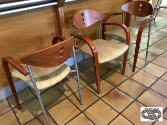 Lot 32 chaises bridges de restauration – métal et bois occasion  VENDU