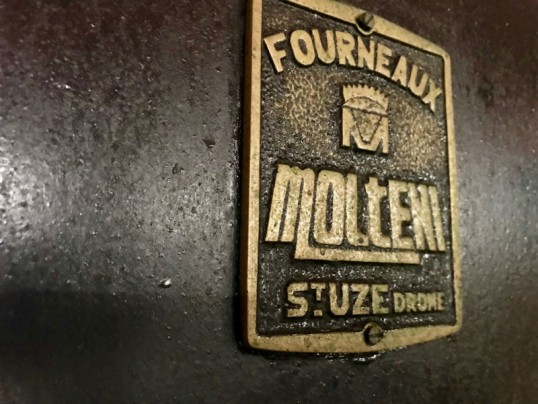 Ancienne plaque logo MOLTENI d'un piano de cuisine vendu d'occasion chez APPLANAT