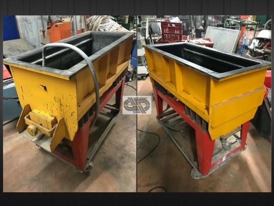 Vibrateur à bac linéaire 220 litres  - ( Machine de tribofinition d'occasion )