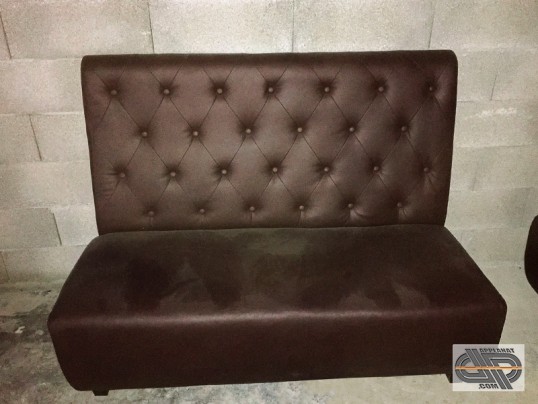 banquette bar marron foncé dossier capitonné motif losange
