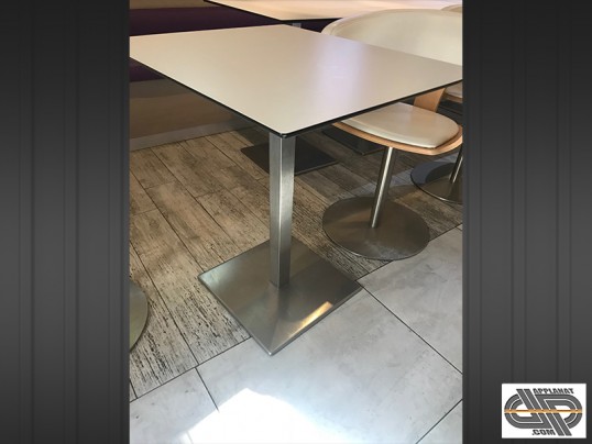 Mobilier CHR : Lot de 10 tables bar/restaurant plateau slim blanc & pied inox