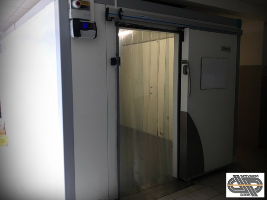 Chambre froide congélation récente 27m3 DAGARD ( ± 14 m2 au sol) avec porte suspendue coulissante
