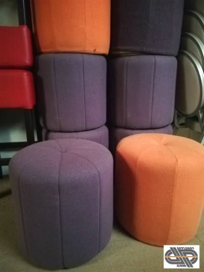 Lot de poufs occasion chr professionnel mauve et orange