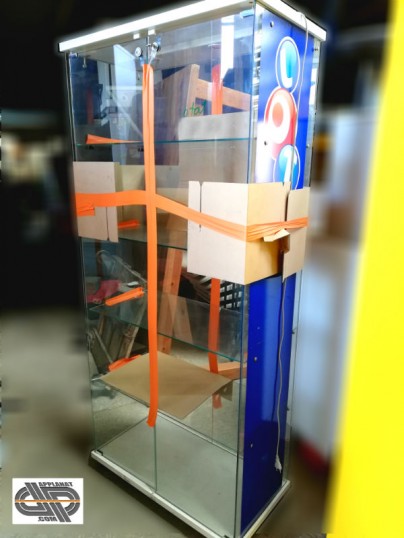 Vitrine d’exposition haute en verre sur roues