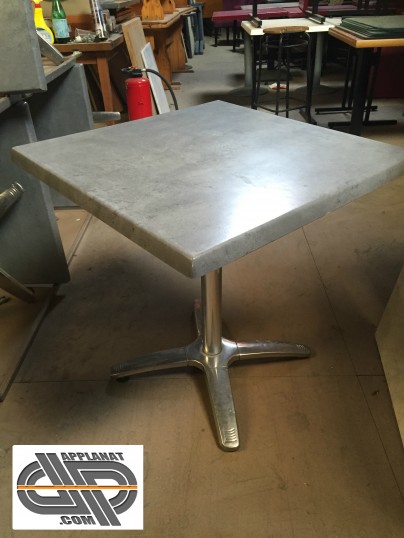 Lot de 14 tables carrées d'occasion