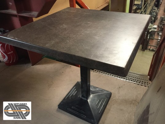 Lot de 20 tables carrées 70x70 d'occasion