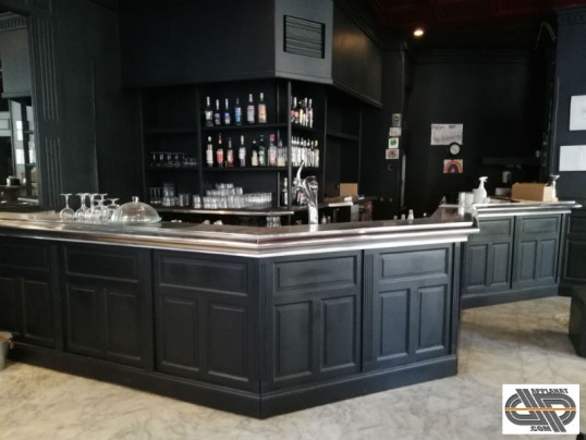 Comptoir bar professionnel ± 5m x 4m40 réfrigéré inox en zigzag 