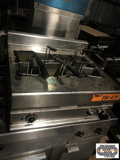 Cuiseur à pâte professionnel electrique 40 litres a 8 paniers en acier inoxydable . Equipement CHR d'occasion pour restauration professionnelle