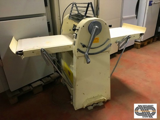 Laminoir boulanger à tapis relevables sur socle - PAVAILLER – SF500 - bandes 50 cm - Version de 1987 - appareil d'occasion pour la boulangerie vendu a
