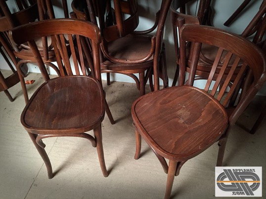 Lot de 27 chaises en bois d'occasion