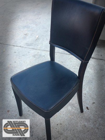 Chaises noires en simili cuir , Mobilier CHR d'occasion