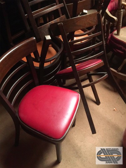 Mobilier CHR • Lot de 34 chaises restaurant occasion  VENDU