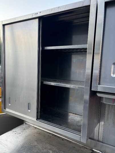 Placard inox a portes coulissantes