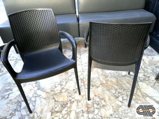 Lot 24 chaises brasserie de terrasse en plastique occasion ...